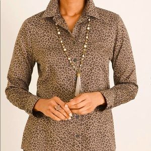 Chico’s woman’s cheetah button down top